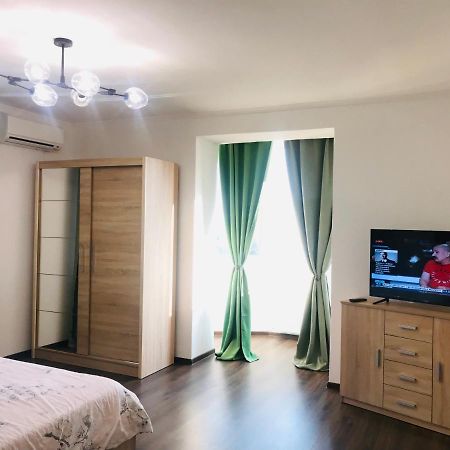 Naberezhna 10, Central Lutsk Appartamento Esterno foto